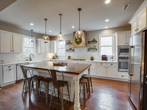 kitchen with island>